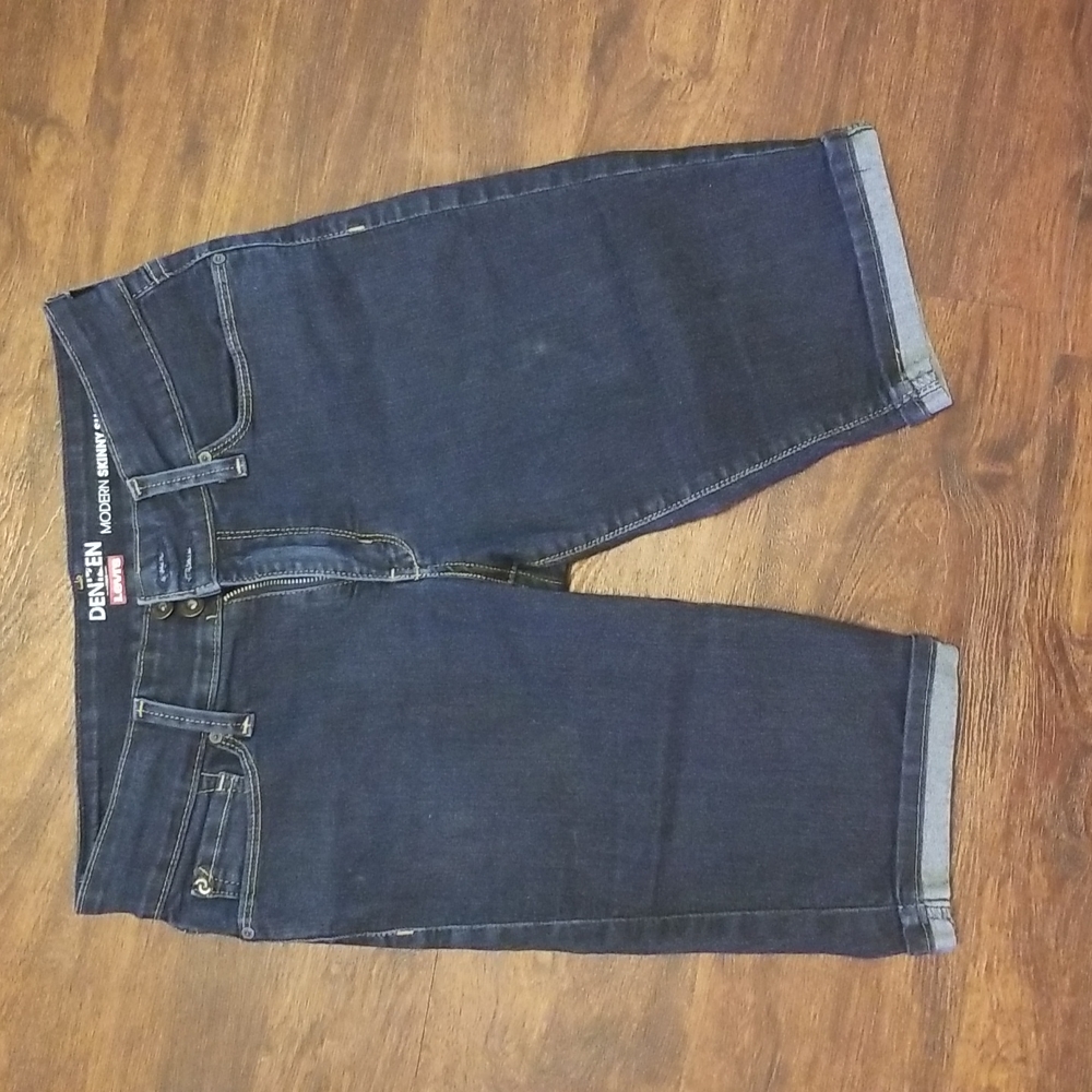 Size 8 Denizen by Levi Modern skinny shorts